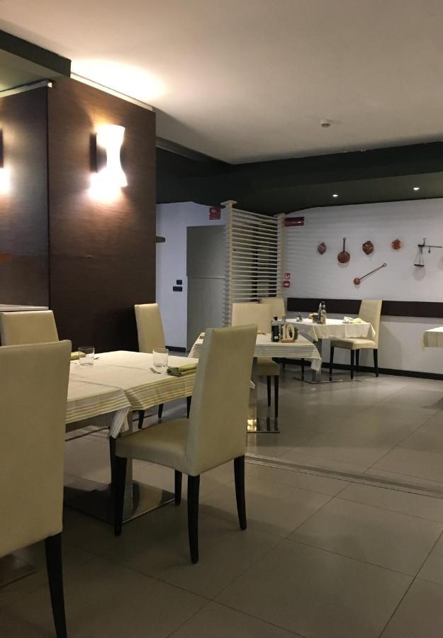 Hotel Eridano Sannazzaro de' Burgondi Bagian luar foto