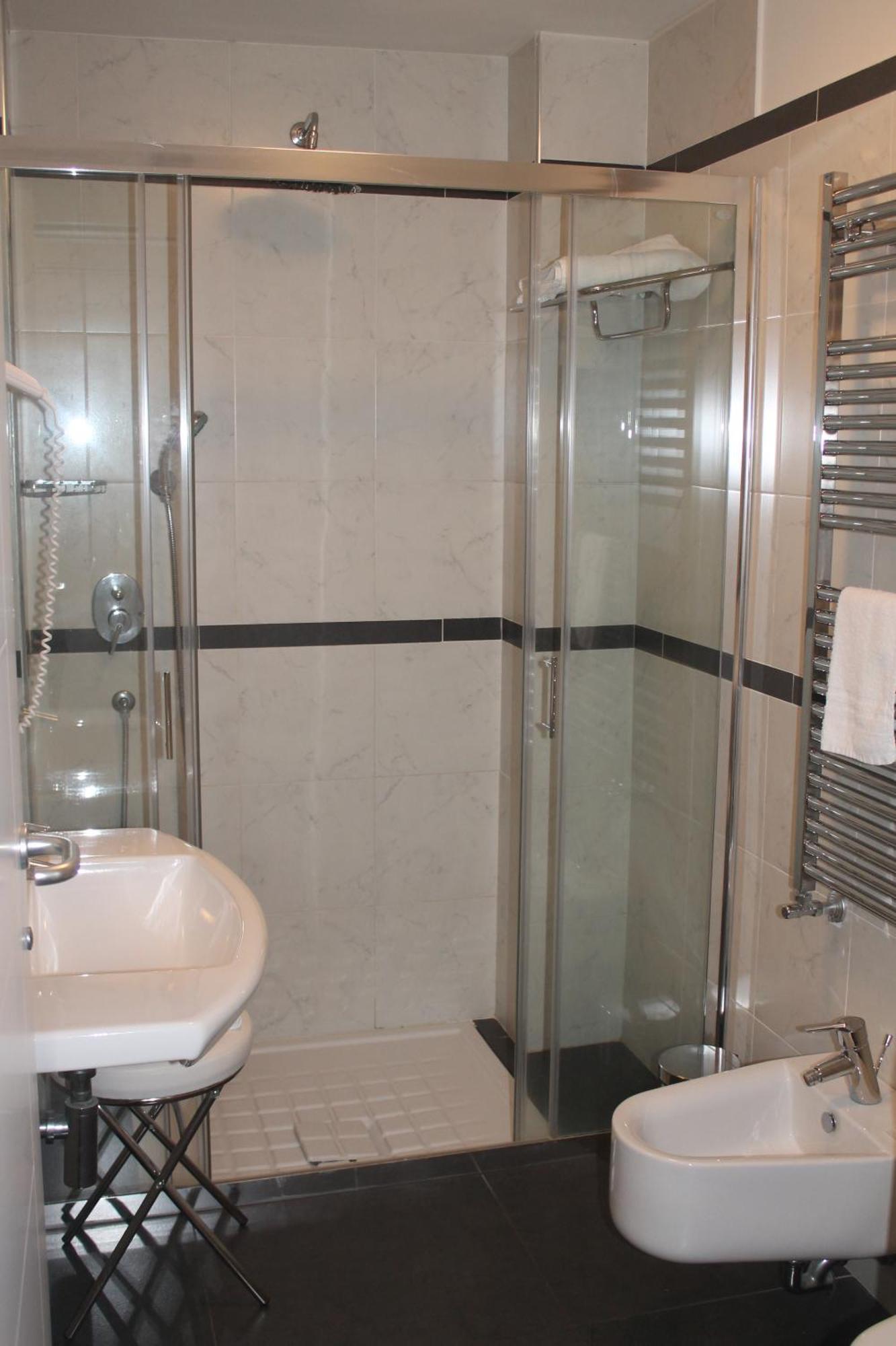 Hotel Eridano Sannazzaro de' Burgondi Bagian luar foto