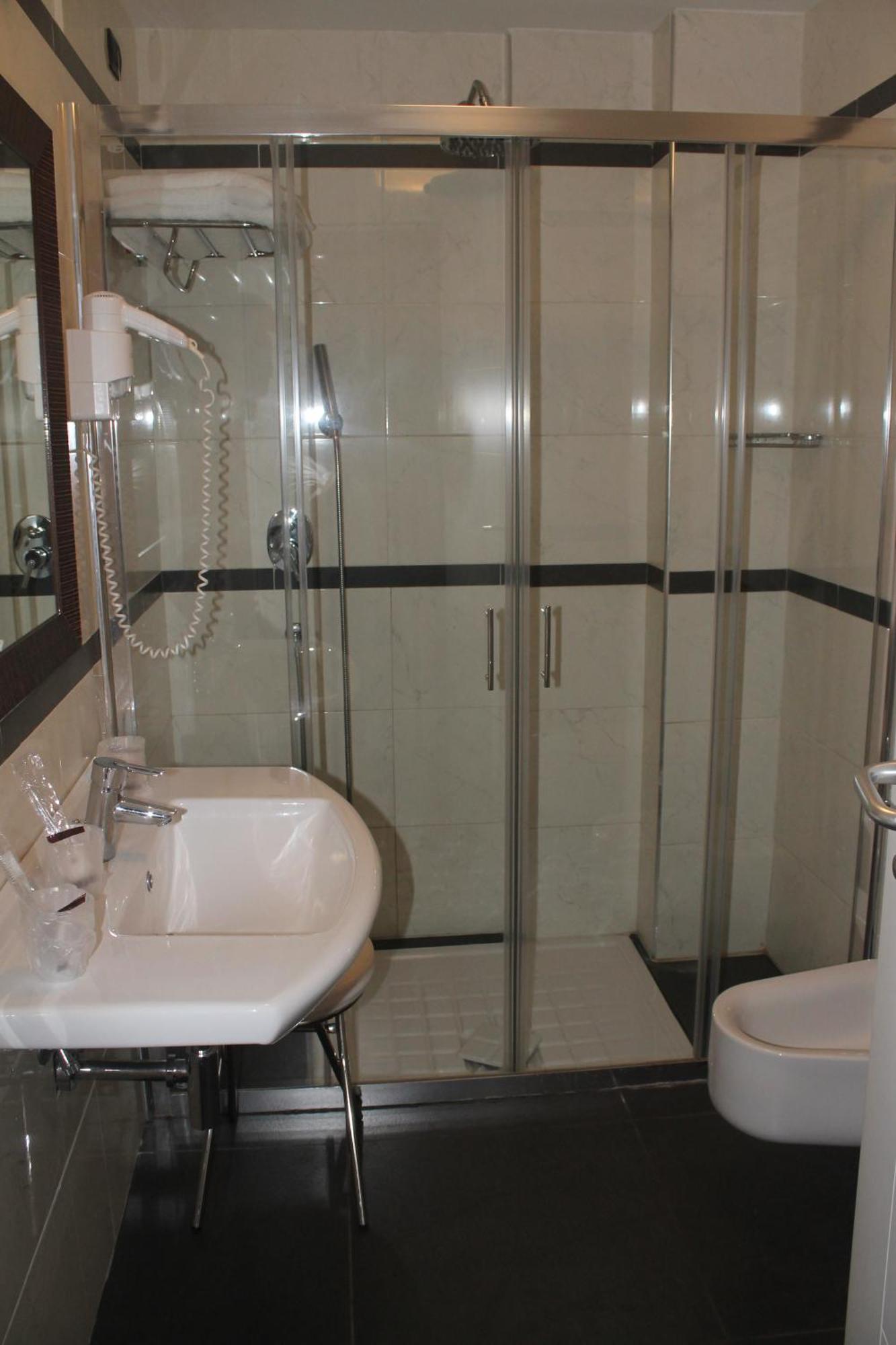 Hotel Eridano Sannazzaro de' Burgondi Bagian luar foto