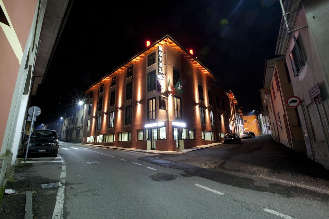 Hotel Eridano Sannazzaro de' Burgondi Bagian luar foto
