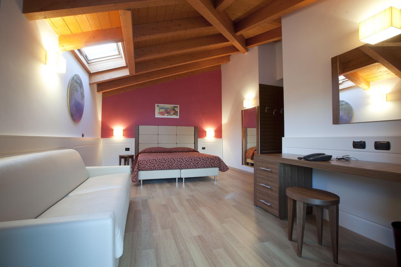 Hotel Eridano Sannazzaro de' Burgondi Bagian luar foto