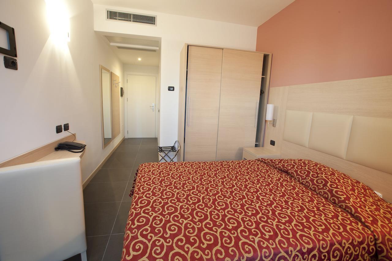 Hotel Eridano Sannazzaro de' Burgondi Ruang foto