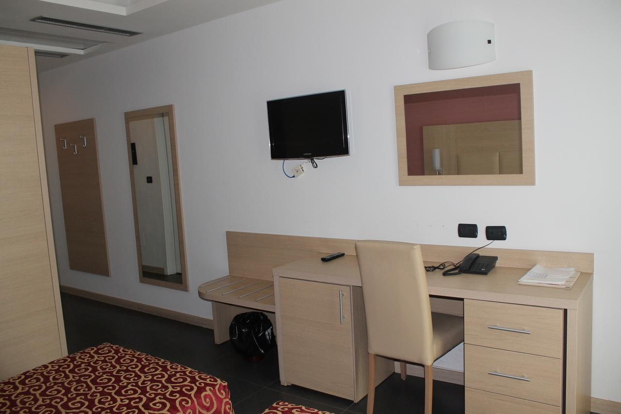 Hotel Eridano Sannazzaro de' Burgondi Ruang foto