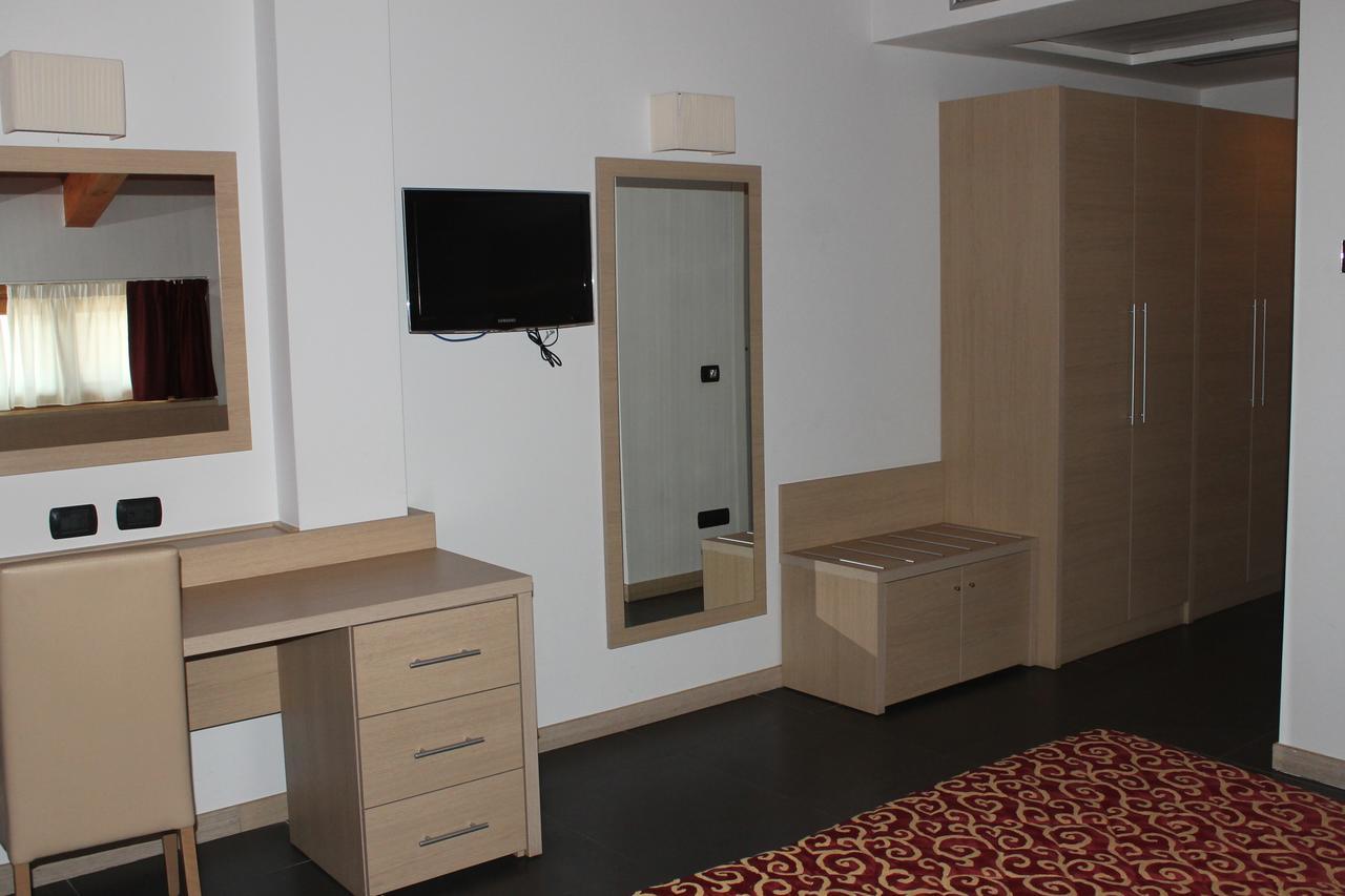 Hotel Eridano Sannazzaro de' Burgondi Bagian luar foto