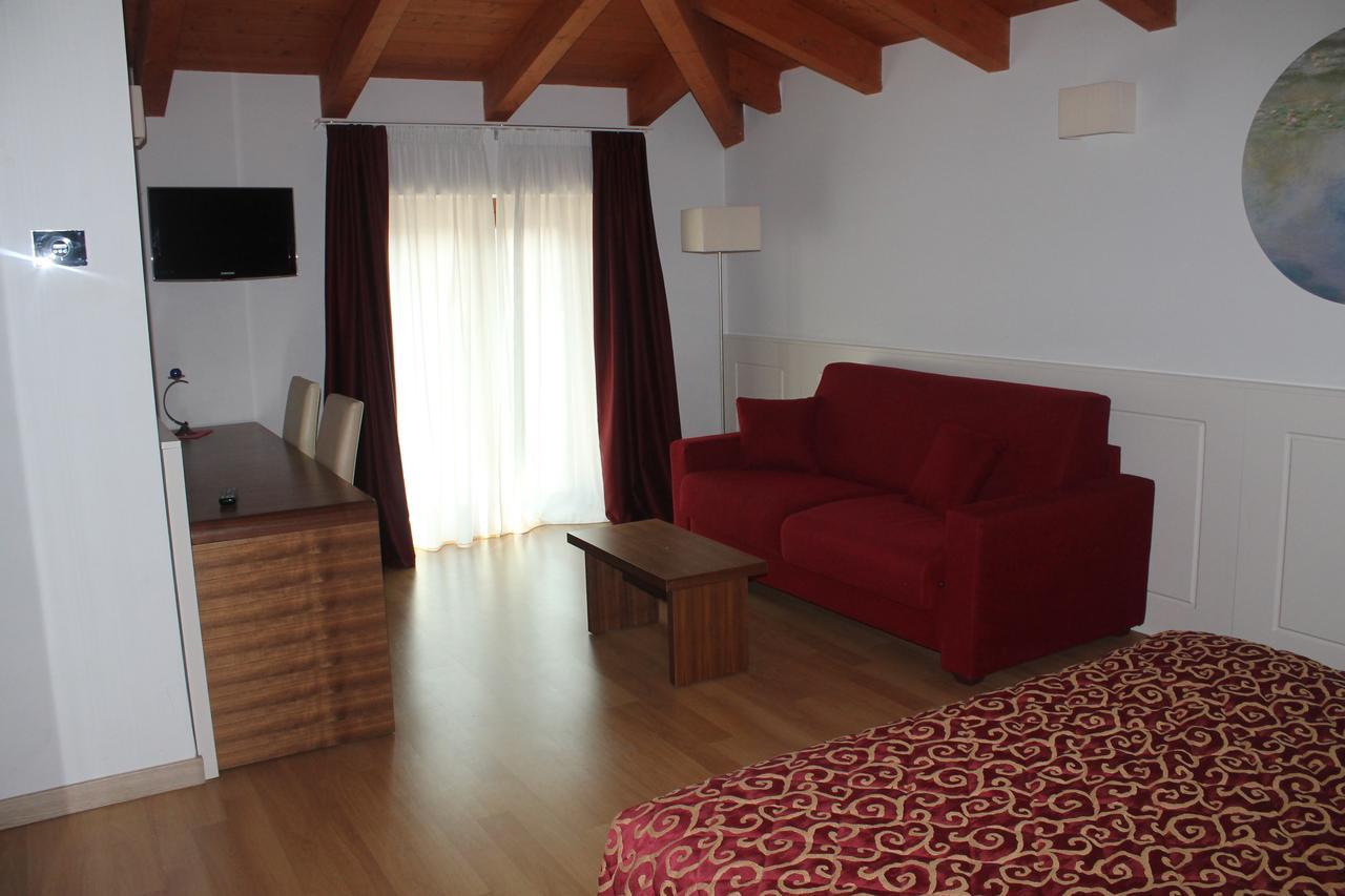 Hotel Eridano Sannazzaro de' Burgondi Bagian luar foto