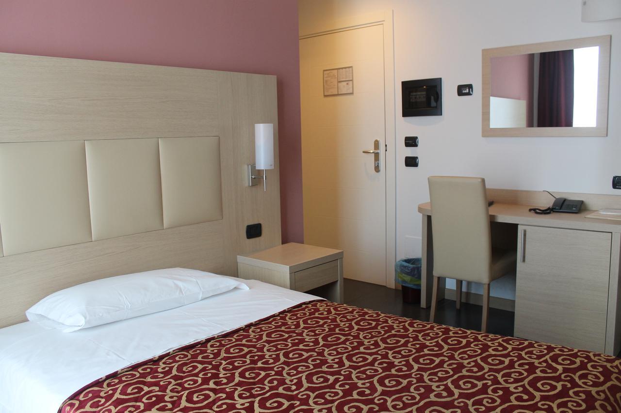 Hotel Eridano Sannazzaro de' Burgondi Ruang foto