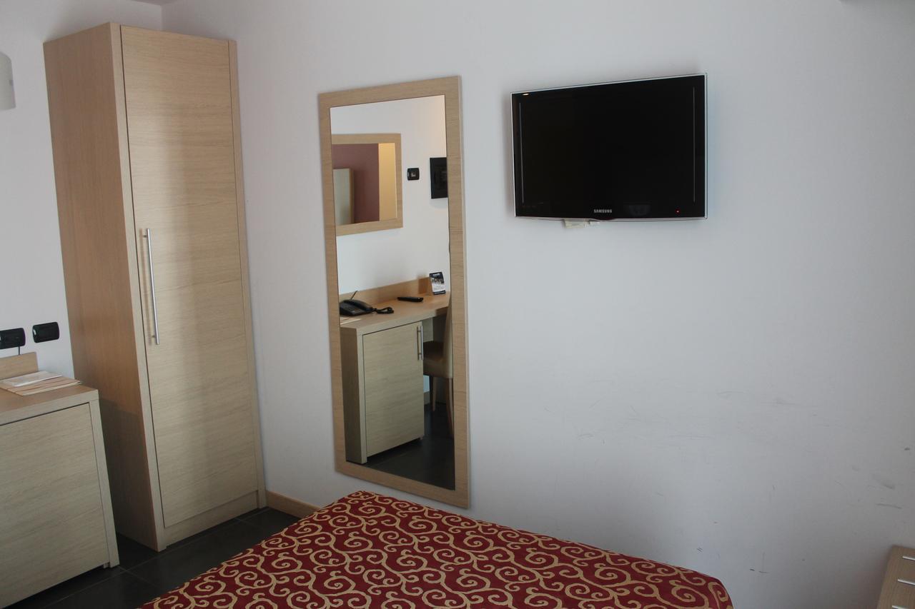 Hotel Eridano Sannazzaro de' Burgondi Ruang foto