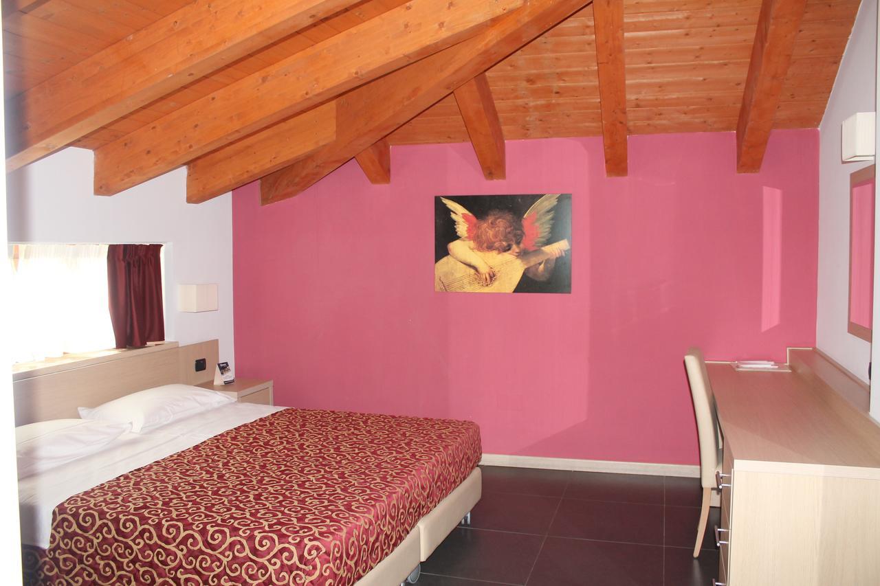 Hotel Eridano Sannazzaro de' Burgondi Bagian luar foto