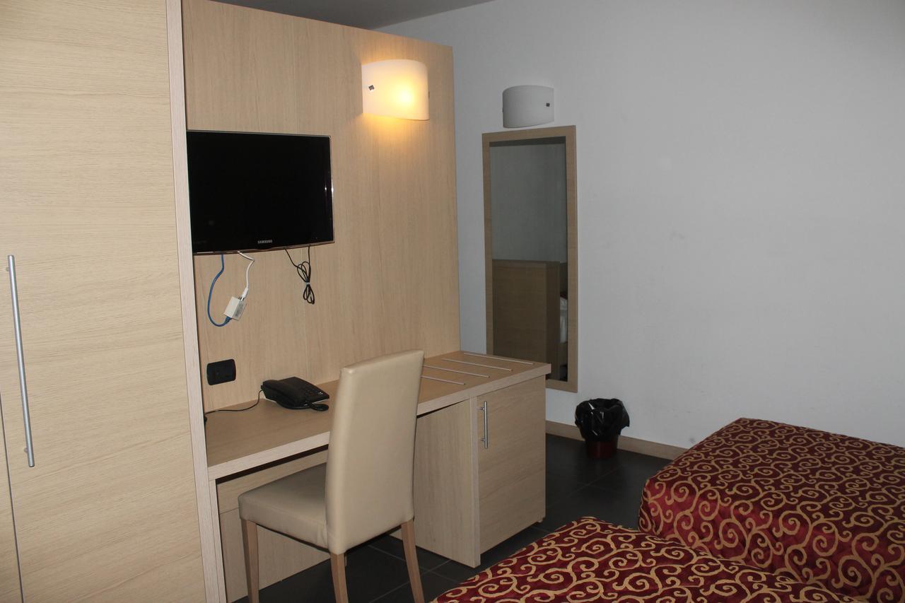Hotel Eridano Sannazzaro de' Burgondi Ruang foto