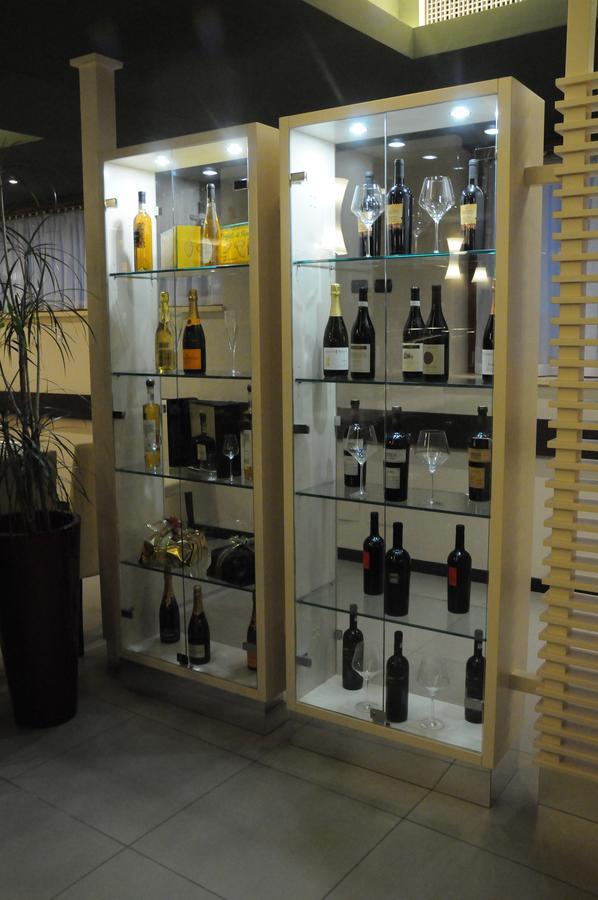 Hotel Eridano Sannazzaro de' Burgondi Bagian luar foto