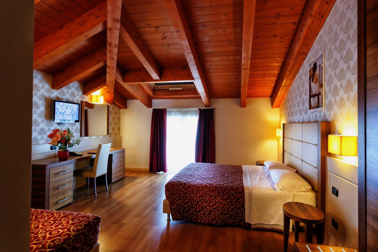Hotel Eridano Sannazzaro de' Burgondi Bagian luar foto