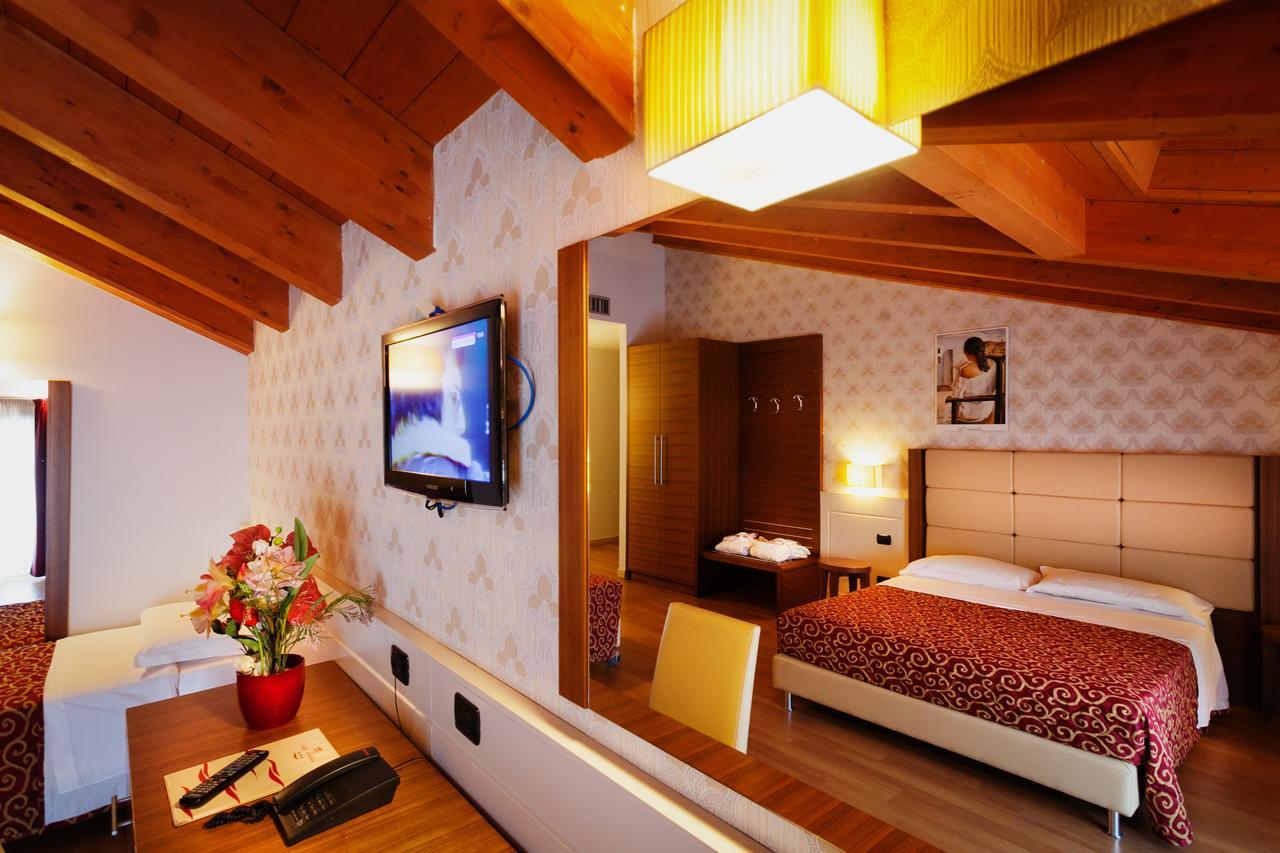 Hotel Eridano Sannazzaro de' Burgondi Bagian luar foto